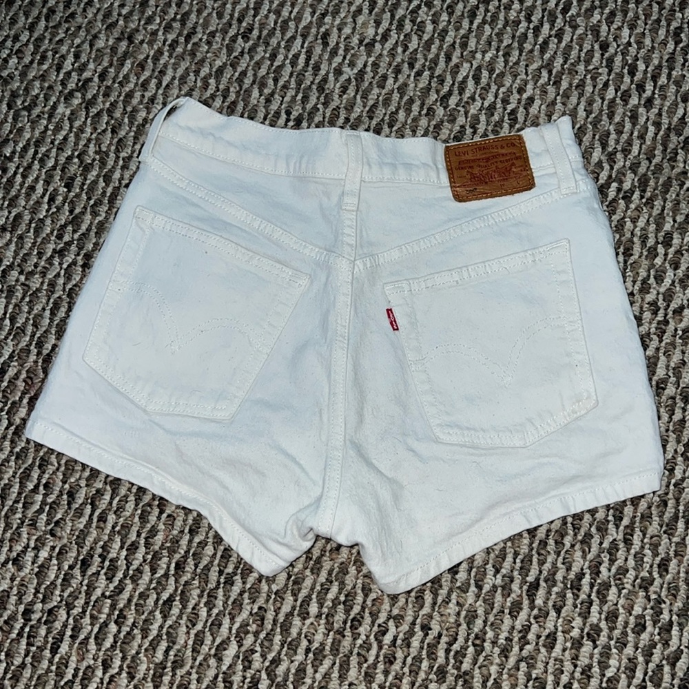White orange tag Levi’s shorts